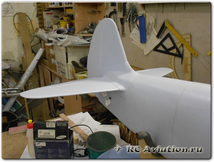 Недетское хобби: черкасский школьник создал 2-метровый самолет