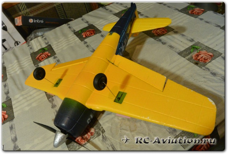 Модель радиоуправляемого самолета F6F