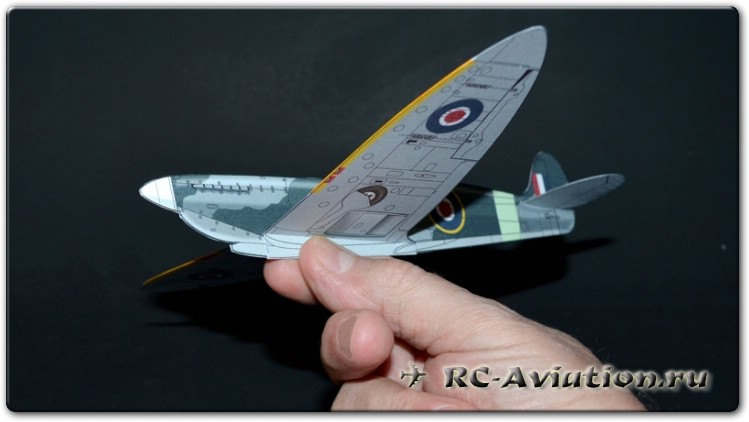летающая бумажная авиамодель Spitfire